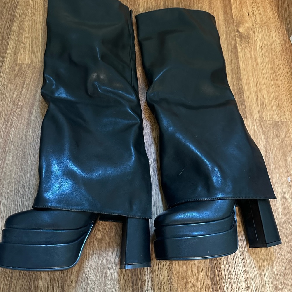 Chic Black Heeled Boots for Women